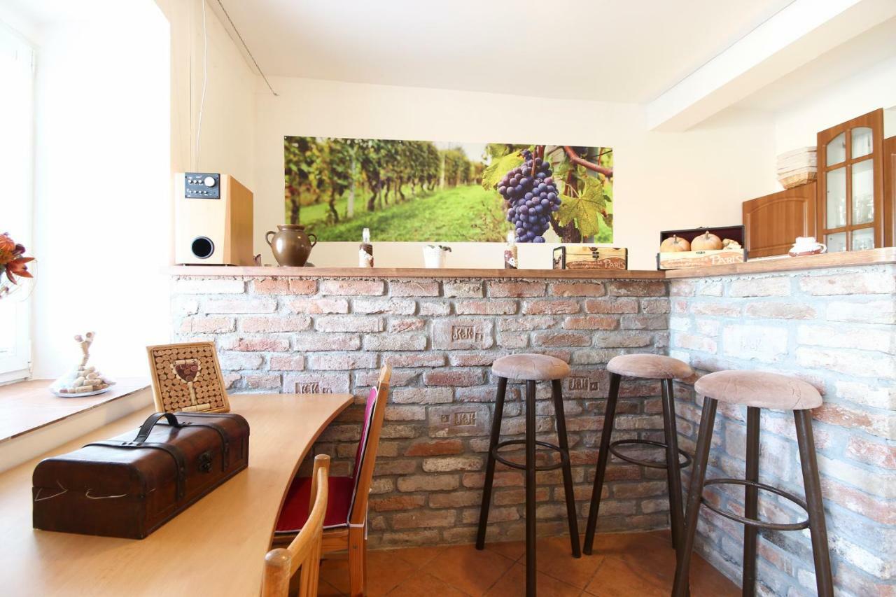 Penzion Bazen Vino Sklep U Palecku Zaječí Exterior foto