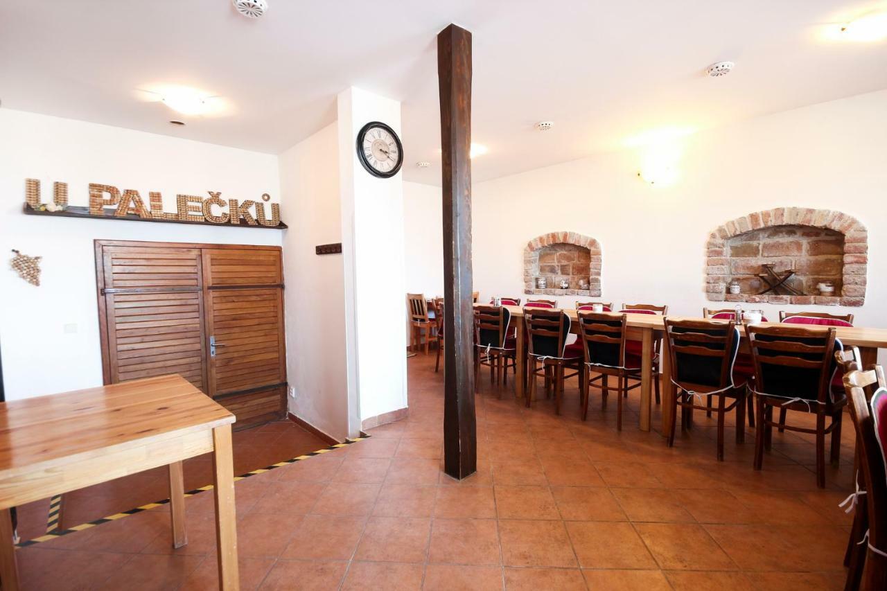 Penzion Bazen Vino Sklep U Palecku Zaječí Exterior foto