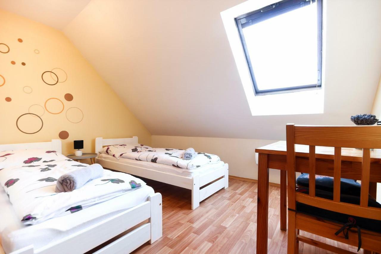 Penzion Bazen Vino Sklep U Palecku Zaječí Exterior foto